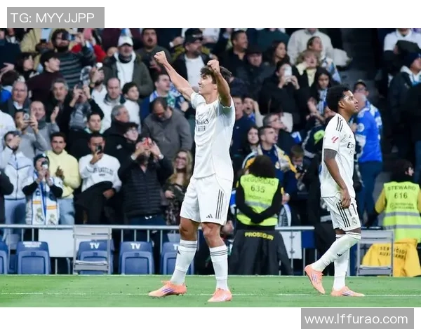 西甲激战：皇马逆转本菲卡帽子戏法引争议判罚全场沸腾