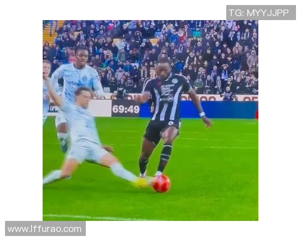 国米逆转AC米兰补时绝杀引发争议判罚全场沸腾 国米逆转AC米兰补时绝杀引发争议判罚全场沸腾