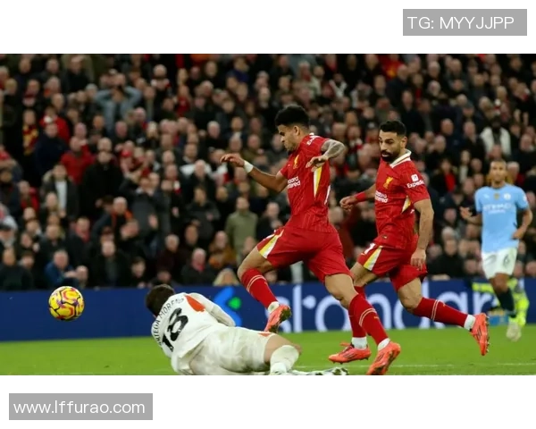 欧联杯激战莱比锡3-0曼城帽子戏法引争议判罚全场沸腾